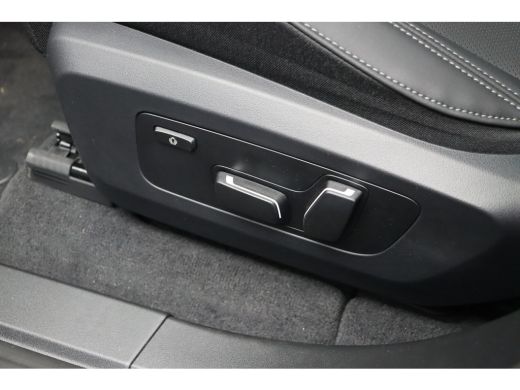 BMW X3 30e xDrive Automaat / Panoramadak / Trekhaak / Sportstoelen / Stuurverwarming / Comfort Access / ... ActivLease financial lease