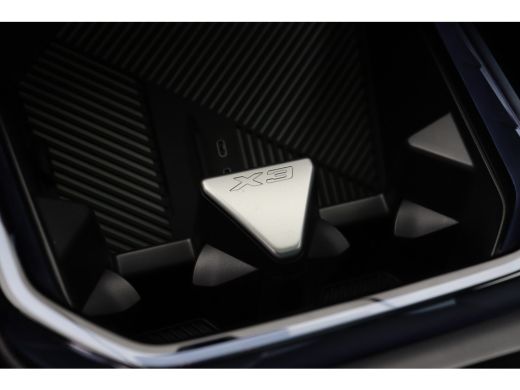 BMW X3 30e xDrive Automaat / Panoramadak / Trekhaak / Sportstoelen / Stuurverwarming / Comfort Access / ... ActivLease financial lease