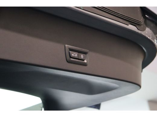 BMW X3 30e xDrive Automaat / Panoramadak / Trekhaak / Sportstoelen / Stuurverwarming / Comfort Access / ... ActivLease financial lease