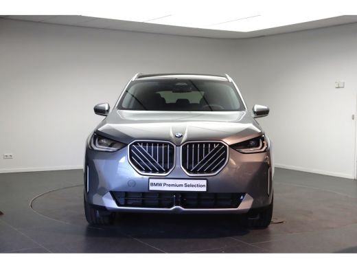BMW X3 30e xDrive Automaat / Panoramadak / Trekhaak / Sportstoelen / Stuurverwarming / Comfort Access / ... ActivLease financial lease