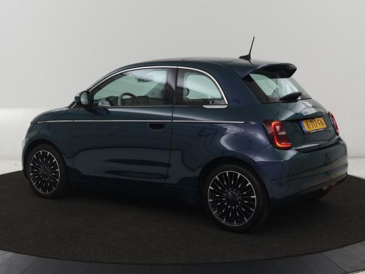 Fiat 500 La Prima 42 kWh | Panoramadak | Adaptive cruise | Leder | Camera | Keyless | Carplay | Parkeerhul... ActivLease financial lease