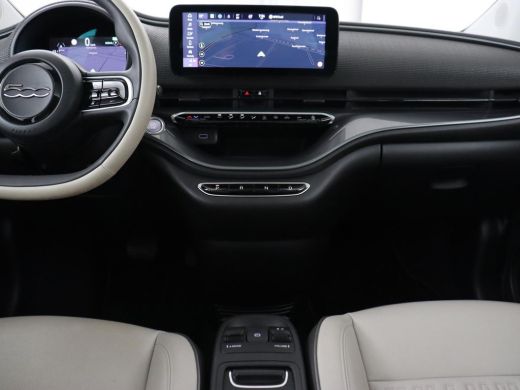 Fiat 500 La Prima 42 kWh | Panoramadak | Adaptive cruise | Leder | Camera | Keyless | Carplay | Parkeerhul... ActivLease financial lease