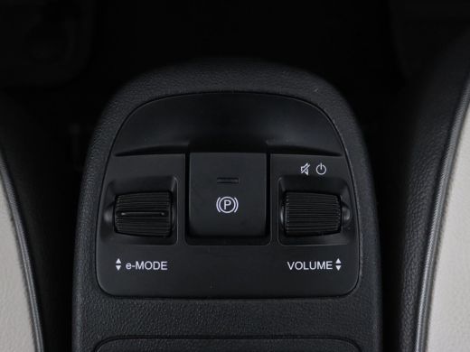 Fiat 500 La Prima 42 kWh | Panoramadak | Adaptive cruise | Leder | Camera | Keyless | Carplay | Parkeerhul... ActivLease financial lease