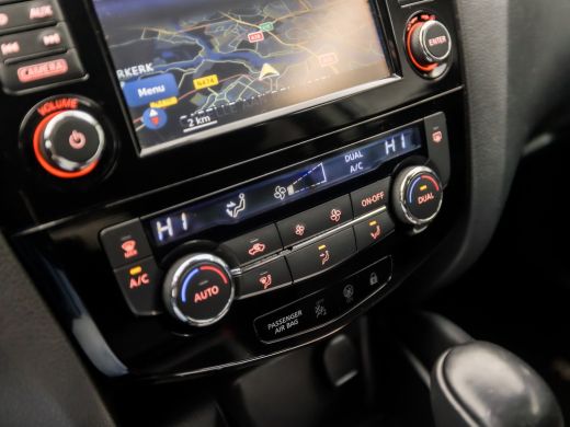 Nissan QASHQAI 1.2 N-Connecta Sport Automaat (PANORAMADAK, NAVIGATIE, CLIMATE, TREKHAAK, 360 CAMERA, SPORTSTOELE... ActivLease financial lease