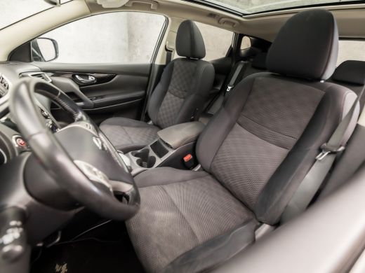 Nissan QASHQAI 1.2 N-Connecta Sport Automaat (PANORAMADAK, NAVIGATIE, CLIMATE, TREKHAAK, 360 CAMERA, SPORTSTOELE... ActivLease financial lease