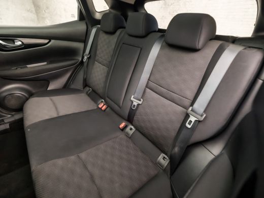 Nissan QASHQAI 1.2 N-Connecta Sport Automaat (PANORAMADAK, NAVIGATIE, CLIMATE, TREKHAAK, 360 CAMERA, SPORTSTOELE... ActivLease financial lease