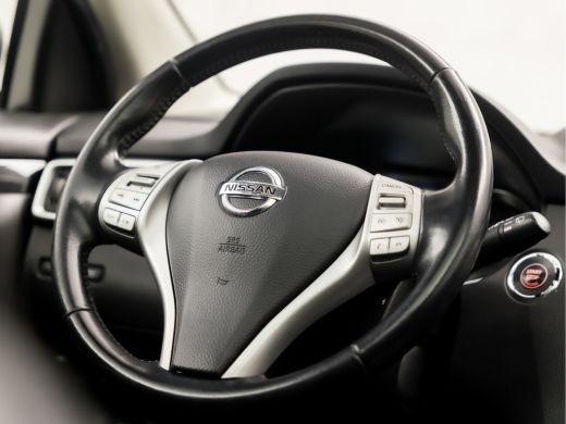 Nissan QASHQAI 1.2 N-Connecta Sport Automaat (PANORAMADAK, NAVIGATIE, CLIMATE, TREKHAAK, 360 CAMERA, SPORTSTOELE... ActivLease financial lease
