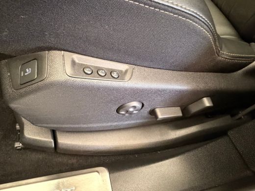 Peugeot 5008 1.2 Hybrid GT Black Pack | Pano | Elek. Klep | Navigatie | Stoelverwarming | Carplay | 7 Zits! | ... ActivLease financial lease