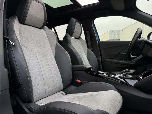 Peugeot e-2008 EV GT Pack 50 kWh | 3D Cockpit | Camera | Panorama | Sfeer Verlichting | ActivLease financial lease