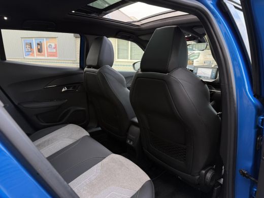 Peugeot e-2008 EV GT Pack 50 kWh | 3D Cockpit | Camera | Panorama | Sfeer Verlichting | ActivLease financial lease