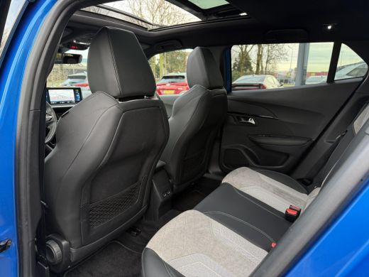 Peugeot e-2008 EV GT Pack 50 kWh | 3D Cockpit | Camera | Panorama | Sfeer Verlichting | ActivLease financial lease