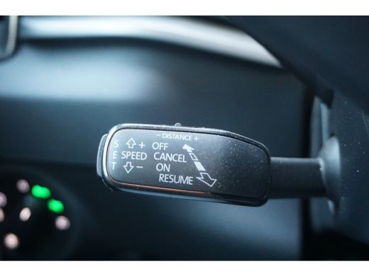 Skoda Karoq 1.0 TSI Business | TREKHAAK | STOELVERWARMING | METALLIC WIT | ACC | VIRTUAL COCKPIT | ActivLease financial lease