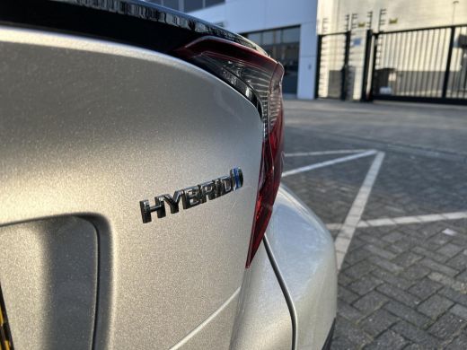 Toyota C-HR 1.8 Hybrid Executive ActivLease financial lease