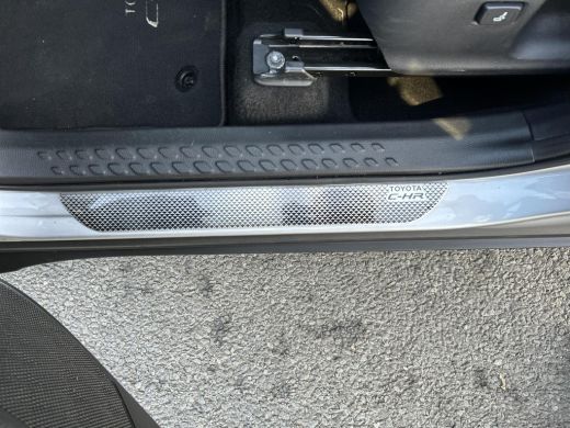 Toyota C-HR 1.8 Hybrid Executive ActivLease financial lease