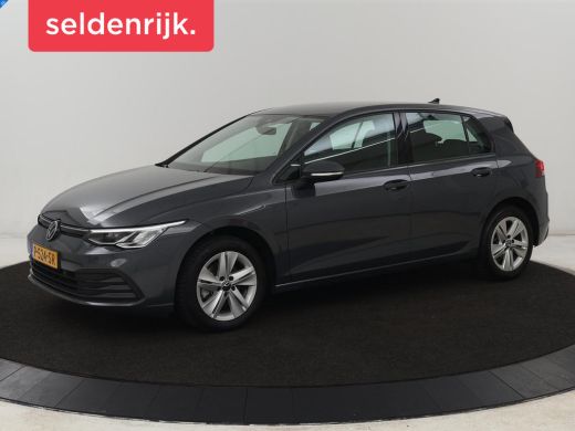 Volkswagen Golf 1.0 TSI Life | Carplay | Navigatie | Adaptive cruise | Sfeerverlichting | Full LED | Climate cont...