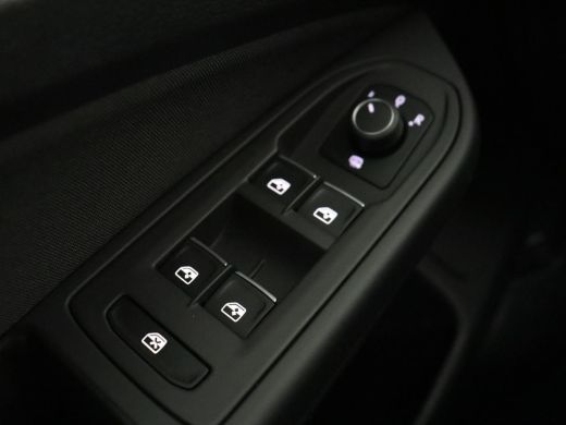 Volkswagen Golf 1.0 TSI Life | Carplay | Navigatie | Adaptive cruise | Sfeerverlichting | Full LED | Climate cont... ActivLease financial lease