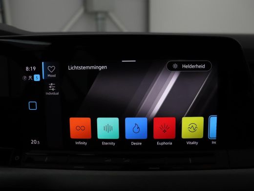 Volkswagen Golf 1.0 TSI Life | Carplay | Navigatie | Adaptive cruise | Sfeerverlichting | Full LED | Climate cont... ActivLease financial lease