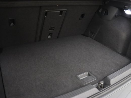 Volkswagen Golf 1.0 TSI Life | Carplay | Navigatie | Adaptive cruise | Sfeerverlichting | Full LED | Climate cont... ActivLease financial lease