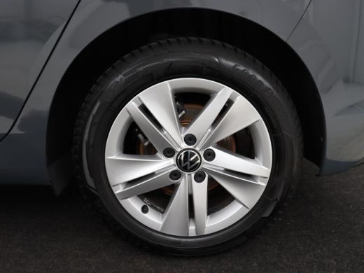 Volkswagen Golf 1.0 TSI Life | Carplay | Navigatie | Adaptive cruise | Sfeerverlichting | Full LED | Climate cont... ActivLease financial lease