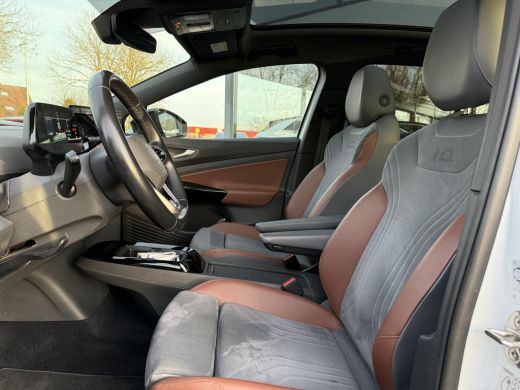 Volkswagen ID.4 Max 77 kWh | Warmtepomp | Panorama | IQ-Light | 360 Camera | ActivLease financial lease