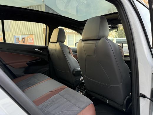 Volkswagen ID.4 Max 77 kWh | Warmtepomp | Panorama | IQ-Light | 360 Camera | ActivLease financial lease