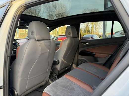 Volkswagen ID.4 Max 77 kWh | Warmtepomp | Panorama | IQ-Light | 360 Camera | ActivLease financial lease