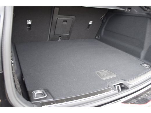 Volvo  XC60 T6 Plus Black Edition | Zitverhoger Achter | BLIS | Verwarmbare Voorstoelen + Stuurwiel | ActivLease financial lease