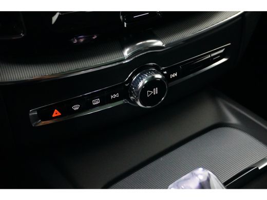 Volvo  XC60 T6 Plus Black Edition | Zitverhoger Achter | BLIS | Verwarmbare Voorstoelen + Stuurwiel | ActivLease financial lease