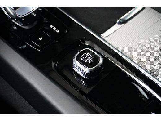 Volvo  XC60 T6 Plus Black Edition | Zitverhoger Achter | BLIS | Verwarmbare Voorstoelen + Stuurwiel | ActivLease financial lease