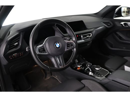 BMW 1 Serie 118i Executive Edition M Sport Line | Automaat | Sportstoelen | Navi | Clima | Half Leder | Cruis... ActivLease financial lease