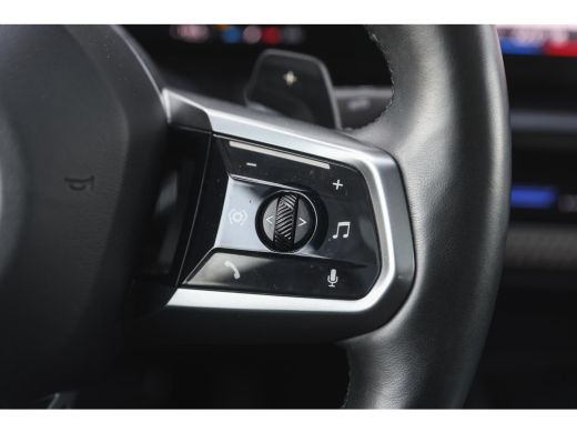 BMW 5 Serie 520i M Sport Automaat / Panoramadak / Trekhaak / Adaptief onderstel professional / Stoelventilati... ActivLease financial lease