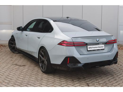 BMW 5 Serie 520i M Sport Automaat / Panoramadak / Trekhaak / Adaptief onderstel professional / Stoelventilati... ActivLease financial lease