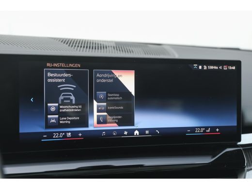 BMW 5 Serie 520i M Sport Automaat / Panoramadak / Trekhaak / Adaptief onderstel professional / Stoelventilati... ActivLease financial lease