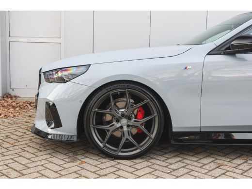 BMW 5 Serie 520i M Sport Automaat / Panoramadak / Trekhaak / Adaptief onderstel professional / Stoelventilati... ActivLease financial lease