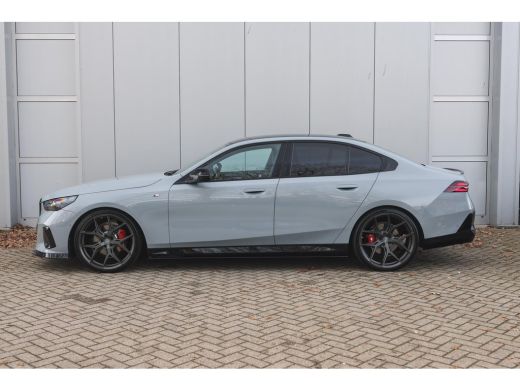BMW 5 Serie 520i M Sport Automaat / Panoramadak / Trekhaak / Adaptief onderstel professional / Stoelventilati... ActivLease financial lease