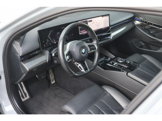BMW 5 Serie 520i M Sport Automaat / Panoramadak / Trekhaak / Adaptief onderstel professional / Stoelventilati... ActivLease financial lease