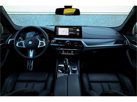 BMW 5 Serie 545e xDrive Individual Soft Close / M-zetels / Leder dashboard / ActivLease financial lease