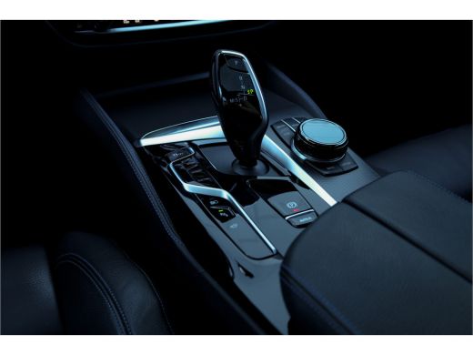 BMW 5 Serie 545e xDrive Individual Soft Close / M-zetels / Leder dashboard / ActivLease financial lease