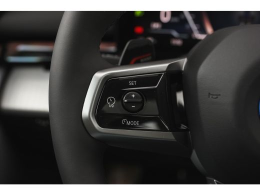 BMW i5 eDrive40 M Sport / Panoramadak / Trekhaak / Stoelventilatie / Parking Assistant Professional / St... ActivLease financial lease