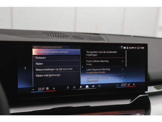 BMW i5 eDrive40 M Sport / Panoramadak / Trekhaak / Stoelventilatie / Parking Assistant Professional / St... ActivLease financial lease