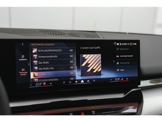 BMW i5 eDrive40 M Sport / Panoramadak / Trekhaak / Stoelventilatie / Parking Assistant Professional / St... ActivLease financial lease