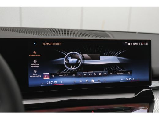 BMW i5 eDrive40 M Sport / Panoramadak / Trekhaak / Stoelventilatie / Parking Assistant Professional / St... ActivLease financial lease