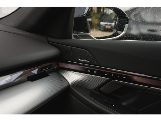 BMW i5 eDrive40 M Sport / Panoramadak / Trekhaak / Stoelventilatie / Parking Assistant Professional / St... ActivLease financial lease