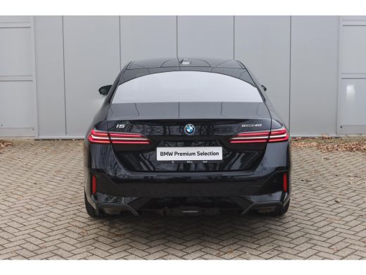 BMW i5 eDrive40 M Sport / Panoramadak / Trekhaak / Stoelventilatie / Parking Assistant Professional / St... ActivLease financial lease