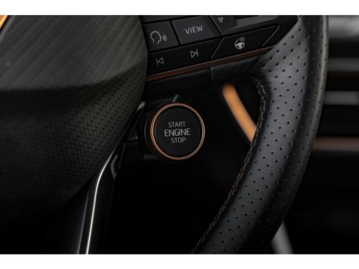 CUPRA Formentor 1.5 TSI e-Hybrid 272pk VZ Performance | Panoramadak | Trekhaak | Stoelen Elektrisch | Leder | 360... ActivLease financial lease