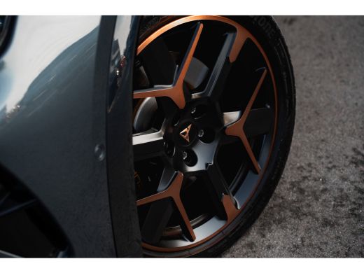 CUPRA Formentor 1.5 TSI e-Hybrid 272pk VZ Performance | Panoramadak | Trekhaak | Stoelen Elektrisch | Leder | 360... ActivLease financial lease