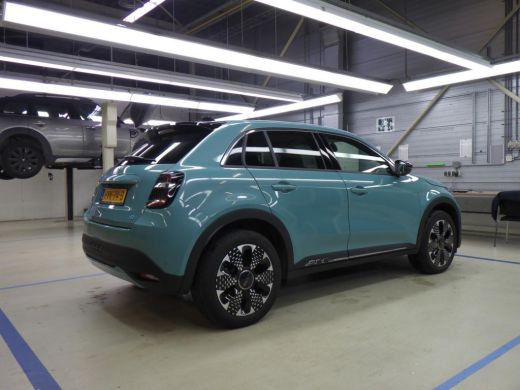 Fiat 600 La Prima 54 kWh 156pk 3 Fase 8 Jaar Garantie! | Massage | Vol-Leder | Adaptive Cruise | Elektr. S... ActivLease financial lease