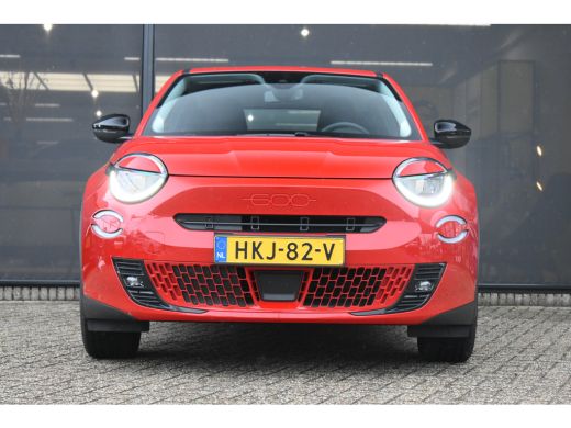 Fiat 600 RED 54 kWh 156pk 3 Fase | Navigatie by App | Cruise Control | Parkeersensoren | Keyless-Start | F... ActivLease financial lease