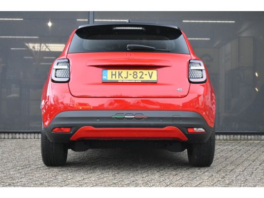 Fiat 600 RED 54 kWh 156pk 3 Fase | Navigatie by App | Cruise Control | Parkeersensoren | Keyless-Start | F... ActivLease financial lease
