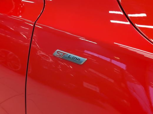 Ford Focus 1.0 ST Line | Panoramadak | 1e eig. | B&O | Trekhaak | Adap. Cruise | Carplay | Achterspoiler | A... ActivLease financial lease